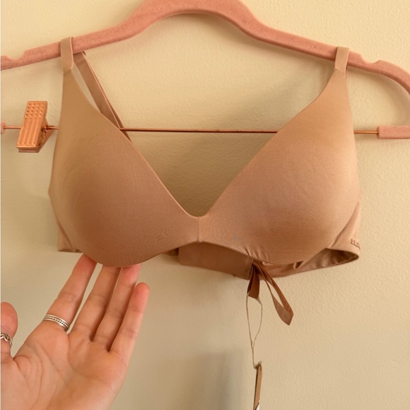 SKIMS Tan Bra - Picture 5 of 7